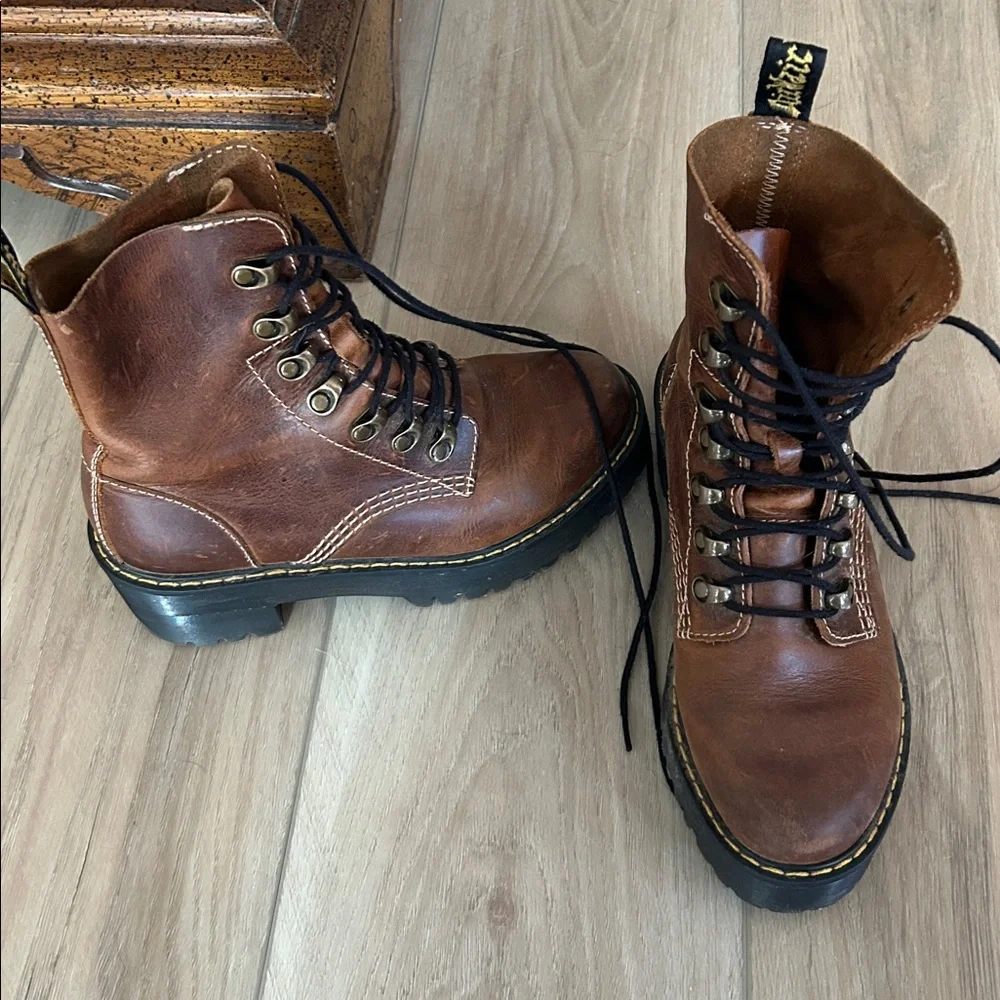 Dr Marten Leona lace up combat boots size 5 - Picture 2 of 9